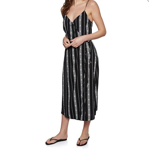Seafolly Dresses & Skirts - NWT Seafolly black and white wrap midi dress